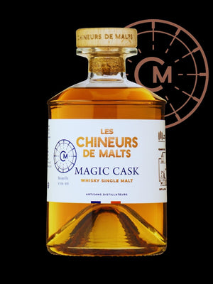 Bouteille de whisky single malt single cask Magic Cask par Les Chineurs de Malts au Thor, élevé dans un fût unique ayant contenu du Châteuneuf-du-Pape blanc